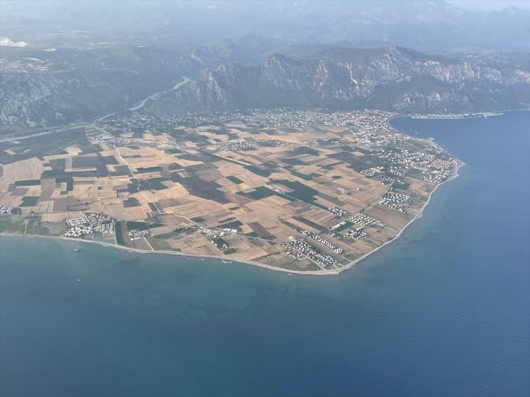 <p> Doğal güzellikleri ve antik kentleriyle dikkati çeken 340 bin yatak kapasiteli Muğla, bu yıl da yerli ve yabancı çok sayıda misafiri ağırlıyor.</p>

