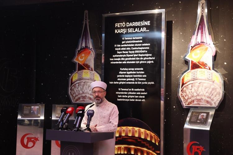 <p>Erbaş, 15 Temmuz darbe girişimi sırasında ülke genelinde 251 kişinin şehitlik, 2 bin 196 kişinin gazilik mertebesine ulaştığını, şehitlerden 3'ünün, gazilerden de 94'ünün Diyanet İşleri Başkanlığı personeli olduğunu kaydetti.</p>