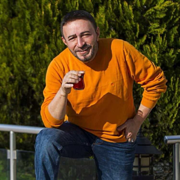 <p><strong><span style="color:#800080">İnsanların bu durumu çok iyi kullandığını bildiren Topaloğlu, artık öyle olmasa da kardeşi Hilmi Topaloğlu ve Mahsun Kırmızıgül'de bunun en iyi örneğini yaşadığını belirterek, herkesi hayretlere düşürdü.</span></strong></p>
