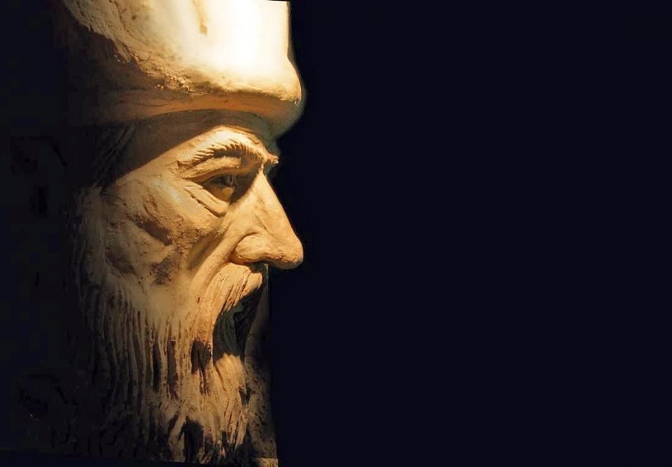 <p>Saî Mustafa Çelebi'nin Mimar Sinan'ın ağzından kaleme aldığı, "Tezkiretü'l Bünyan" ve "Tezkiretü'l Ebniye" adını verdiği ve günümüzde 'Yapılar Kitabı' adı altında toplanarak yayımlanan bu eseri, büyük ustanın yaşam öyküsünü, eserlerinin envanterini ve kendi dönemine ait gözlemlerini içeriyor.</p>
