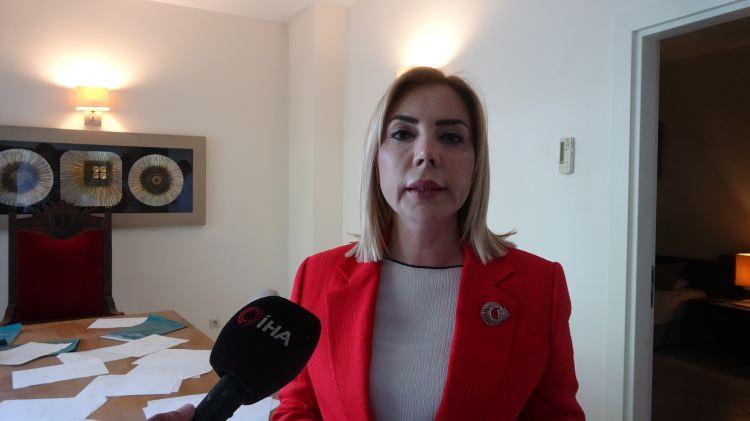 <p>Türk Silahlı Kuvvetleri içinde FETÖ/PDY mensubu bir grubun 15 Temmuz günü darbe girişimi sırasında, Marmaris ilçesinde saldırdıkları otelde Cumhurbaşkanı Recep Tayyip Erdoğan’ın tatili süresince çalışma ofisi olarak kullandığı ve koruması şehit Mehmet Çetin’in odasını ziyaret eden AK Parti <strong>Muğla</strong> Milletvekili Yelda Erol Gökcan, otel yönetimi tarafından kapatılan ve müşteriye verilmeyerek olduğu gibi muhafaza edilen 2 oda da hain darbe girişimini lanetledi. </p>