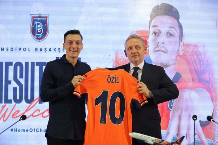 <p><strong>Mesut Özil (Orta saha)</strong></p>

<p>Fenerbahçe -> Başakşehir </p>

<p><strong>Bonservis:</strong> Bedelsiz</p>
