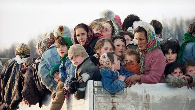 <p><span style="color:#000000"><strong>Bu savaşta, Bosna'daki masum sivillerin güvenli bölge dedikleri Srebrenitsa'ya yerleştirilmelerinin ardından 1995 yılının Temmuz ayında büyük katliamın işareti verildi.</strong></span></p>
<p><a href="https://www.yasemin.com/"><span style="color:rgb(240, 248, 255)"><strong>(Yasemin.com)</strong></span></a></p>