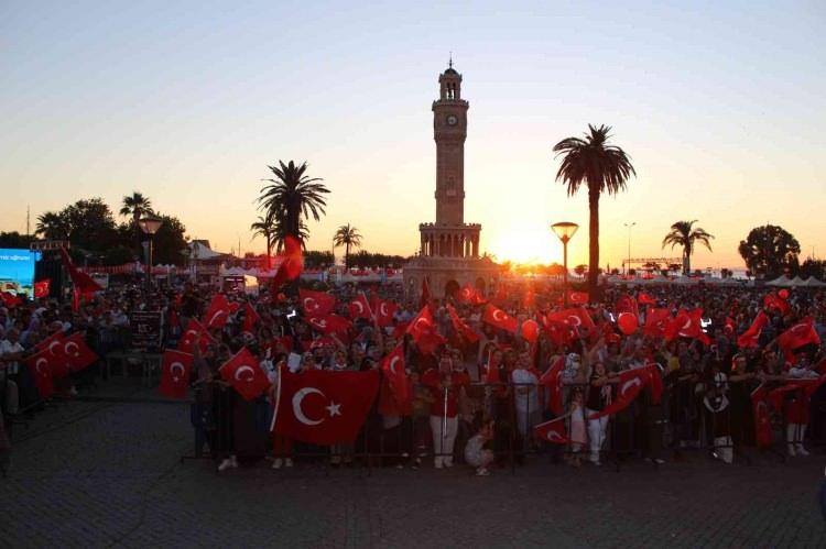 <p><strong>İZMİR</strong></p>
