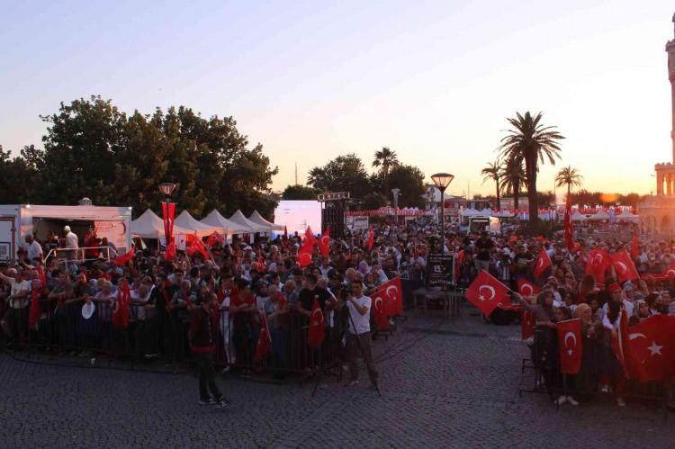 <p><strong>İZMİR</strong></p>
