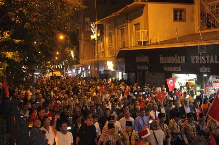 <p><strong>KİLİS</strong></p>

<p>Kilis'te 15 Temmuz Demokrasi ve Milli Birlik Günü dolayısıyla Cumhuriyet Meydanı'nda tören düzenlendi. Vatandaşlar programa yoğun ilgi gösterdi.</p>

<p> </p>
