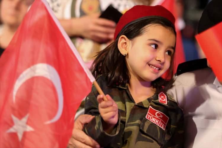 <p><strong>ANTALYA</strong></p>
<p>Antalya'da, 15 Temmuz Demokrasi ve Milli Birlik Günü dolayısıyla Cumhuriyet Meydanı'nda tören düzenlendi.</p>
<p></p>