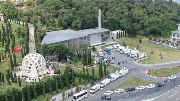 <p>Her sene 15 Temmuz’da buraya gelip bütün etkinliklere İstanbul’da katılıyoruz. O gün buraya gelip savaşamadığımız için yüreğimiz yanıyor. Buraya gelip gazi veya şehit olamadığımız için çok üzgünüz" dedi.</p>