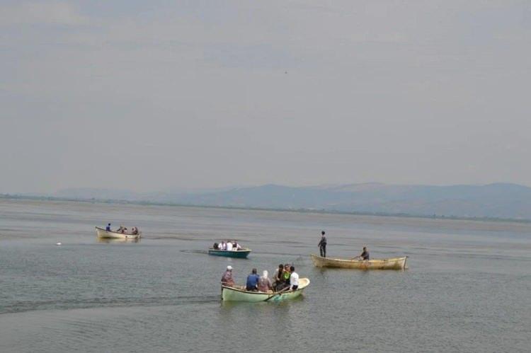 <p>Manisa'nın Salihli, Saruhanlı ve Gölmarmara ilçeleri sınırlarındaki 'Ulusal Öneme Sahip Sulak Alan' tescilli, 'kuş cenneti' olarak bilinen Marmara Gölü, son 2 yıldır yaşanan su kaybı nedeniyle kurudu.</p>

<p> </p>
