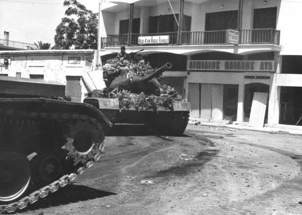 <p>Girne Caddelerinde İlerleyen Türk Tankları</p> <p> </p> 