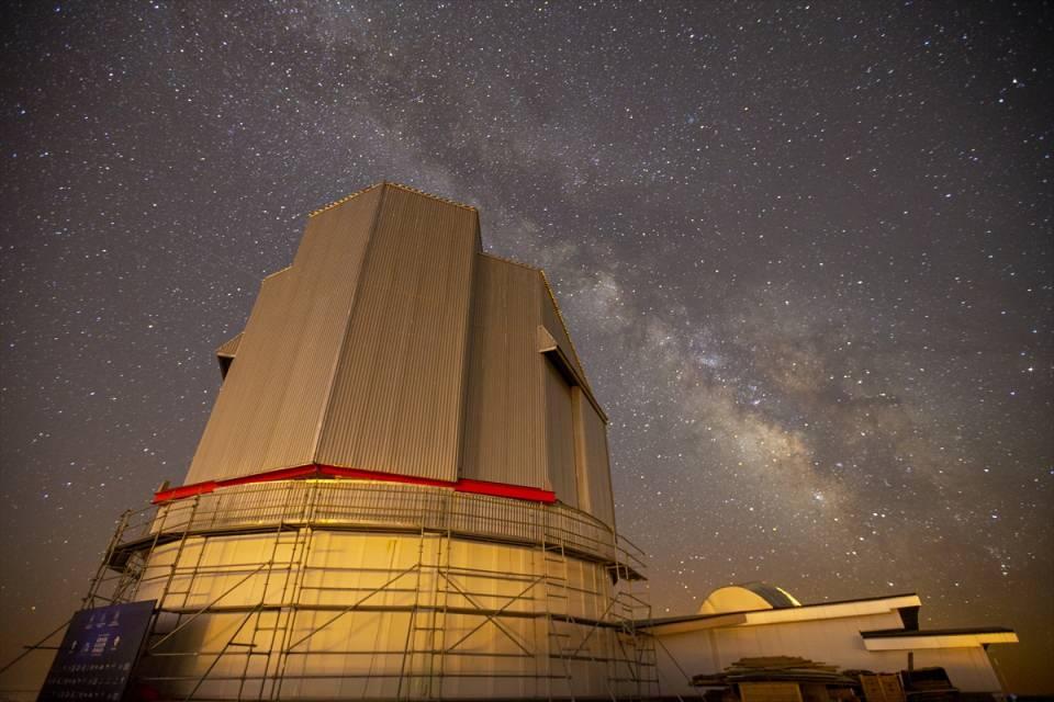 <p>TÜBİTAK’ın her yaştan astronomi meraklısını buluşturduğu Gökyüzü Gözlem Etkinlikleri'nin düzenleneceği Erzurum'daki Doğu Anadolu Gözlemevi (DAG) bölgesinde gökyüzü, gece karanlığında uzun pozlama tekniğiyle görüntülendi.</p>
<p> </p>