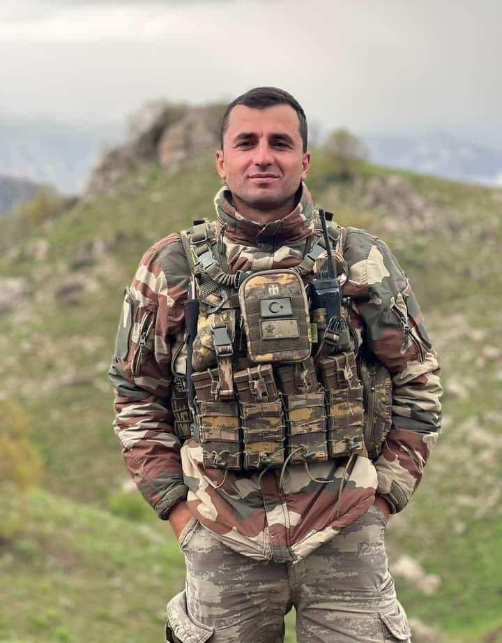 <p>Pençe-Kilit Operasyonu'nda şehit olan Piyade Teğmen Ömer Faruk Civelek'in cenazesi gece saatlerinde askeri uçakla Kocaeli Cengiz Topel Havaalanı'na getirildi. Şehidin cenazesi daha sonra Sakarya'nın Karasu ilçesine götürüldü. Şehidin Gölköprü köyünde bulunan babaevinin önünde helallik alındı.</p>