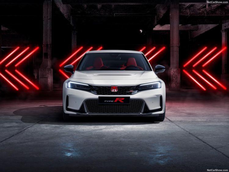 <p>2023 Honda Civic Type R, görsel açıdan standart Civic ailesine göre çok daha sportif bir görünüme sahip. </p>

<p> </p>
