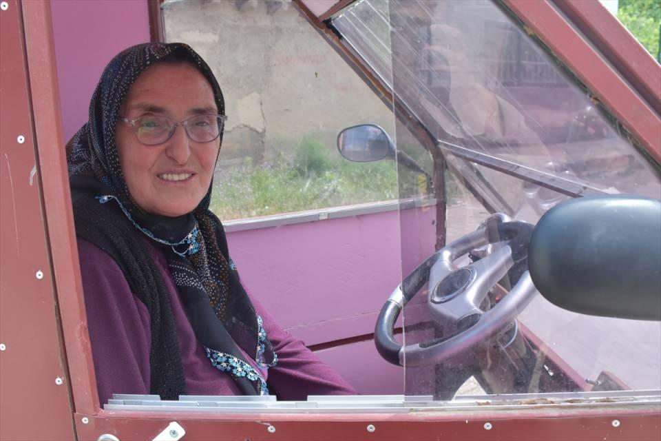 <p><strong> "Annem bütün işlerini bu araçla yapıyor"</strong></p>

<p>Musa Yıldız da aracı yaparken düşük bütçeyle başladıklarını söyledi.</p>

<p> </p>
