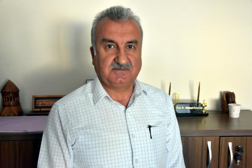 <p><strong>'ŞU ANA KADAR 8 TARİHİ KÖPRÜ GÜN YÜZÜNE ÇIKTI'</strong></p>
<p>Prof. Dr. Demirtaş, yaşama imkanın zor olduğu eski dönemlerde insanların dere üzerinde köprüler inşa ettiğini belirterek, şu ifadeleri kullandı:</p>
<p>"Bitlis suyu dediğimiz, Evliya Çelebi buna İskender Deresi diyordu. Bu derenin üzerinde günümüzde 10 tane tarihi köprü mevcuttur.</p>