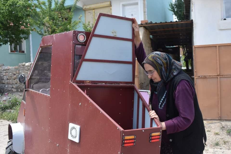 <p>Yıldız, "Aracımda bagaj dahi var. Hiç yorulmuyorum artık. Bacaklarımdan dolayı çok yol yürüyemiyorum. Oğlumdan Allah razı olsun.</p>
<p> </p>