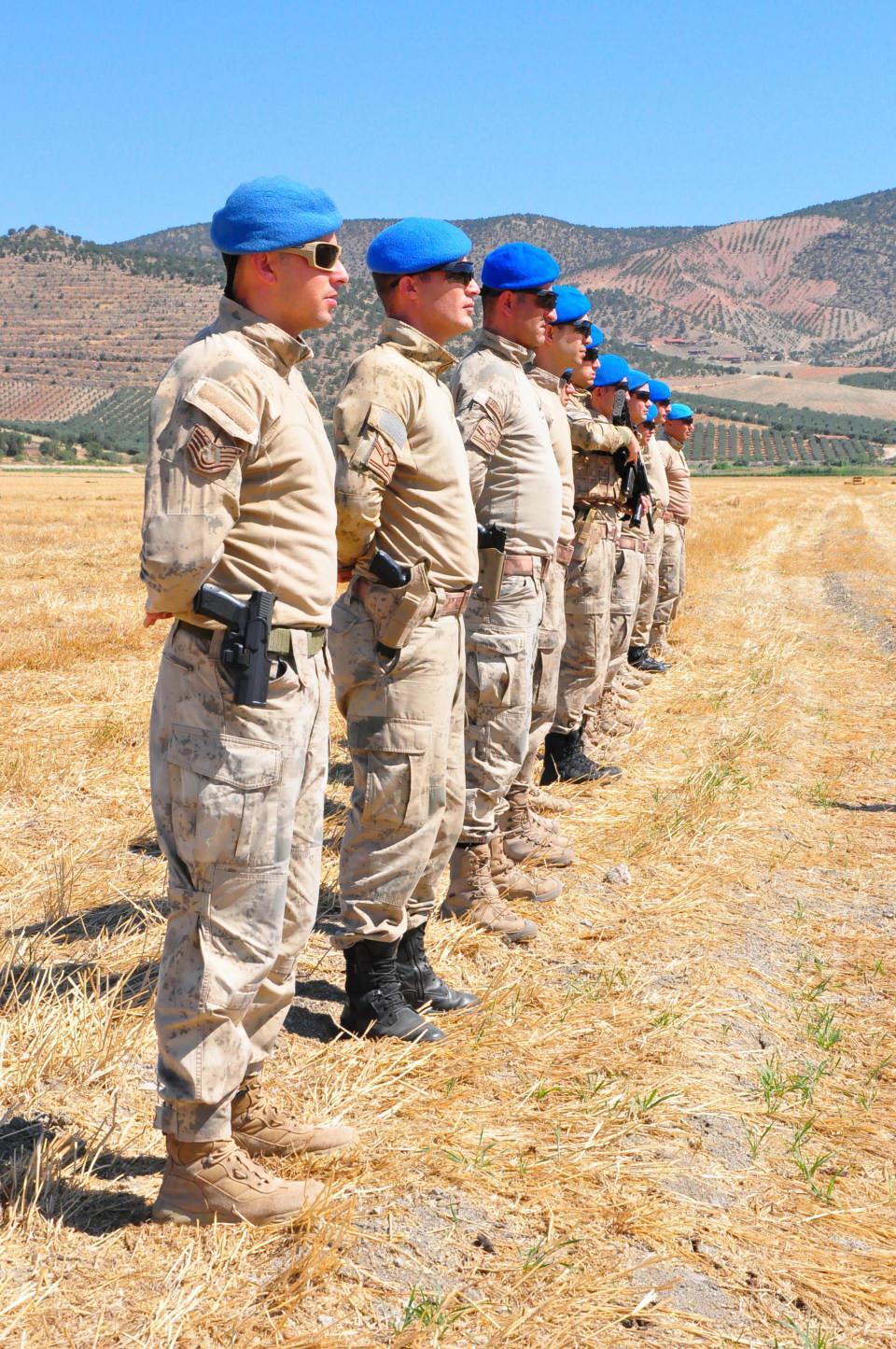 <p><strong>İŞGALCİ 80 KİŞİYE SUÇÜSTÜ</strong></p>
<p>Öte yandan Salihli ve Gölmarmara İlçe Jandarma Komutanlığı'nın dron destekli denetimlerinde ise bugüne kadar 80 kişi suçüstü yakaladı. </p>