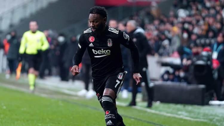 <p>Kevin N'Koudou'ya yönetimden izin!</p>

<p>Beşiktaş'ın sol kanat oyuncusu Kevin N'Koudou'ya Fransız ekibi Lorient'in talip olduğu öğrenildi. </p>

<p>Takvim'in haberine göre; 27 yaşındaki N'Koudou için Fransız kulüplerinin ilgisi sürüyor. Siyah-beyazlı kanat oyuncusunu Lorient ekibi transfer etmek istiyor. Bu konuda Lorient ciddi ve Beşiktaş yöneticilerinin de futbolcunun transferiyle ilgili gereken kolaylığı sağlaması bekleniyor.</p>
