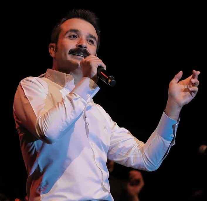 <p><span style="color:#800000"><strong>Eyüboğlu oyunculuğu kadar son dönemde sahne programlarıyla da adından söz ettiriyordu. Oyuncunun vedasıyla ilgili senaryoda nasıl bir hikâye yazılacağı ise merak konusu oldu.</strong></span></p>