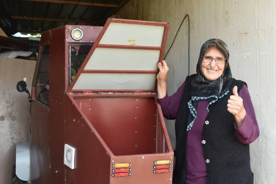 <p>Ankara'da yaşayan Musa Yıldız'ın evdeki imkanlarla üretip trafiğe çıkardığı aracın sinyal kolunun kalemden, kornasının ise konserve kutusunda olması da vatandaşların dikkatini çekiyor.</p>

<p> </p>
