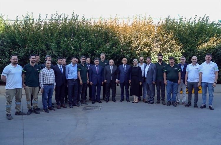 <p><strong>- "Ciddi ihracat potansiyeli var"</strong></p>
<p> </p>
<p>Sitrik asidin, gıdadan temizlik ürünlerine kadar vatandaşların kullandığı bütün ürünlerin içerisinde bulunduğunu belirten Varank, "O ürünlerin uzun ömürlü olmasını ya da çevresel şartlardan en az şekilde etkilenmesini sağlayan bir ham madde. Bundan önce tamamını yurt dışından ithal ettiğimiz sitrik asidi artık Adana'mızda, Tezkim'in bu tesislerinde üretebiliyoruz. Şu anda 54 bin ton olan kapasitelerini inşallah 100 bin tona çıkaracaklar." ifadelerini kullandı.</p>
<p> </p>
