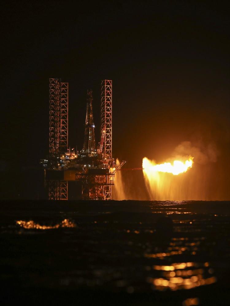 <p>Her bir platformdan 9 kuyu olmak üzere toplam 18 kuyunun sondajı rezervuar kısmına kadar tamamlanarak bu kuyulardan 9'unda doğal gaz akış testleri başarıyla gerçekleştirildi.</p>
<p> </p>