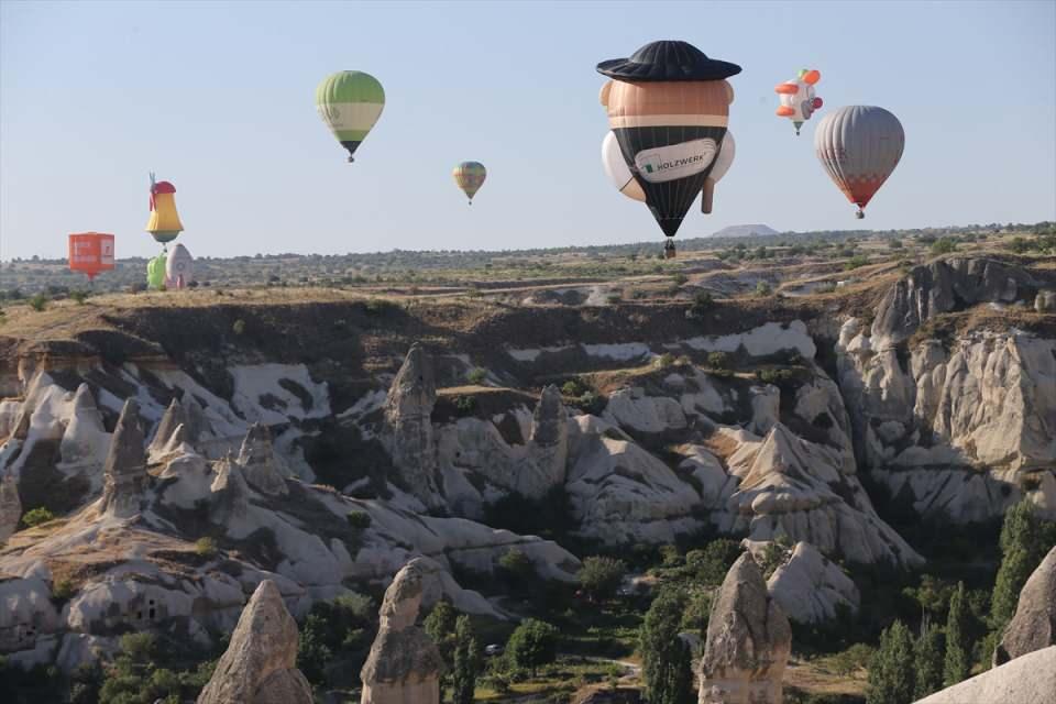<p>Göreme Belediye Başkanı Ömer Eren de alandaki kalabalığın festivalin başarılı olduğunun kanıtı olduğuna ifade ederek, emek verenlere teşekkür etti.</p>
<p> </p>