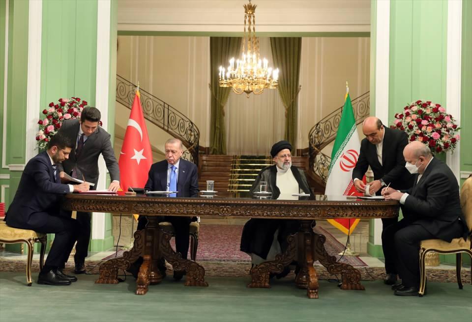 <div>Çünkü, bunlar hangi ülkede olursa olsun o ülkenin huzurunu kaçıran baş belalarıdır. Dolayısıyla bunlarla, dayanışma içinde bir mücadeleyi sürdürmemiz gerekiyor."</div>
<div> </div>
<div> </div>
