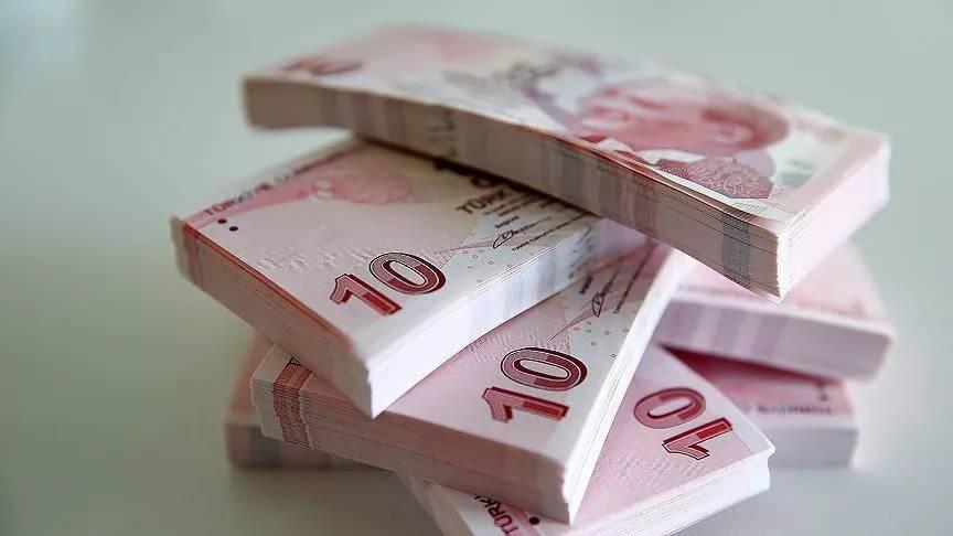 <p>Örneğin ilk defa çalışmaya Ağustos 2022'de başlayacak bir kişi, hiç ara vermeden 7200 gün çalışması halinde prim koşulunu Ağustos 2042'de yerine getirecek. Ağustos 2042'de prim koşulunu yerine getiren erkek sigortalı 64 yaşında, kadın sigortalı ise 62 yaşında emekli olacak.</p>
<p> </p>