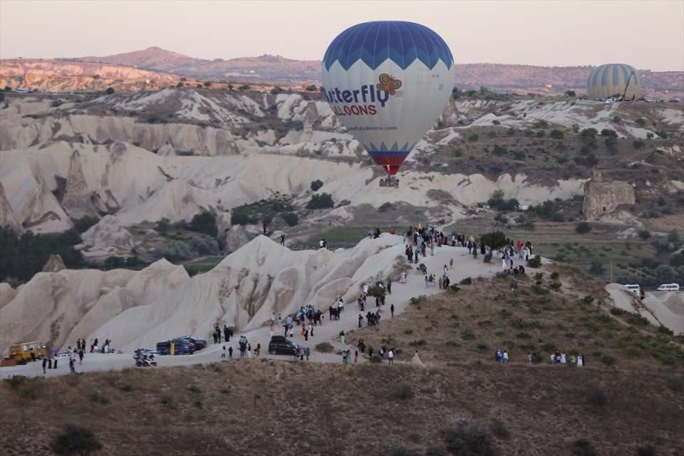 <p>Yerli turistlerden Mücahid Perçin ise Ankara'dan ailesiyle geldiği bölgede, çeşitli etkinliklere katıldığını ifade ederek, "Burada sabahtan akşama kadar tüm günü muhteşem bir şekilde değerlendirebilirsiniz. </p>
<p> </p>