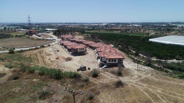 <div><strong>'MUCİZE' DE 1 YAŞINI DOLDURDU</strong></div>

<div> </div>

<div>Kalemler Mahallesi'nde oturan ve alevlerin ortasında kalan ineklerini kurtarmak için gözyaşı dökerken çektiği cep telefonu videosu ile gündeme gelen Sercan Bayat (31), desteklerle hem evini hem de ahırını yeniden yaptı. Yangın günü küllerin arasında doğan ve 'Mucize' adı verilen keçi yavrusu da bugün 1 yaşını doldurdu. </div>
