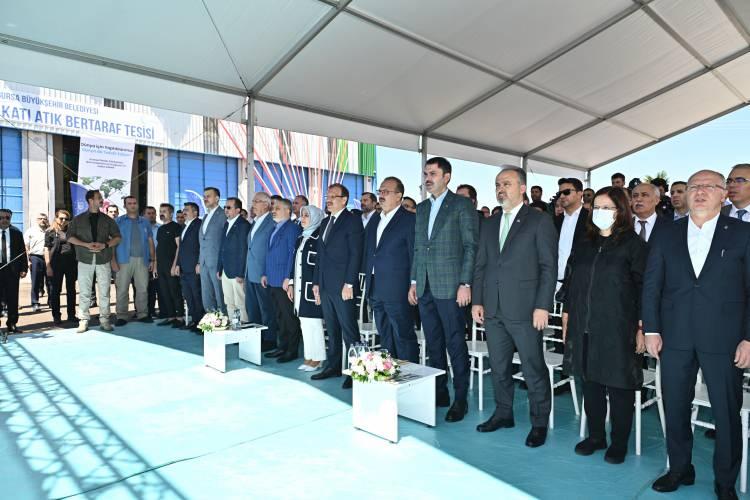 <p>Bursa Büyükşehir Belediyesi’nin iklim değişikliği ile mücadele çalışmaları kapsamında hayata geçirdiği projeler arasında yer alan Doğu Bölgesi Entegre Katı Atık Tesisi sayesinde Bursa’nın evsel atıkları elektrik enerjisine dönüşüyor. </p>