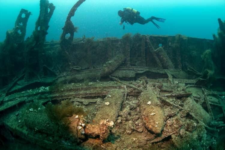 <p>Çanakkale Savaşları sırasında batan gemilerden İngiliz amiral gemisi "HMS Majestic" batığı, Belgesel yönetmeni ve sualtı fotoğrafçısı Tahsin Ceylan tarafından görüntülendi.</p>