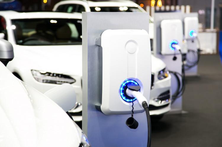 <p>Bugün Resmi Gazete’de yayınlanan yeni düzenleme ile birlikte, ithal elektrikli otomobil modellerinden yüzde 10 ek vergi alınacak.</p>

<p> </p>
