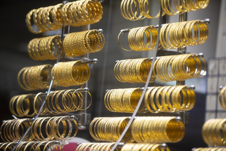 <p> Bu seviyenin geçilmesi ve üzeri fiyatlamada 1015 ve 1039 direnç oluşturabilir. Geri çekilmelerde ise 980.25 ve 968 destek olarak izlenebilir.</p>