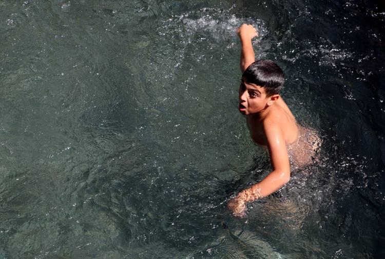 <p>Kentin tarihi mekanları, meydanları ve caddeleri sıcak hava nedeniyle en sakin günlerinden birini yaşadı.</p>