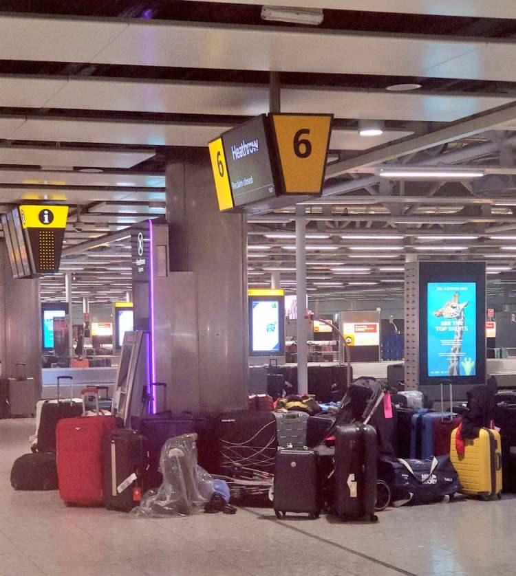 <p>Kovid-19 önlemlerinin kaldırılması sonrası artan yurt dışı uçuşlarını karşılamak için yeterli sayıda personele sahip olmayan Heathrow Havalimanı'nda yönetim personellerin hızlı bir şekilde işe alımında başarısız oldu.</p>
