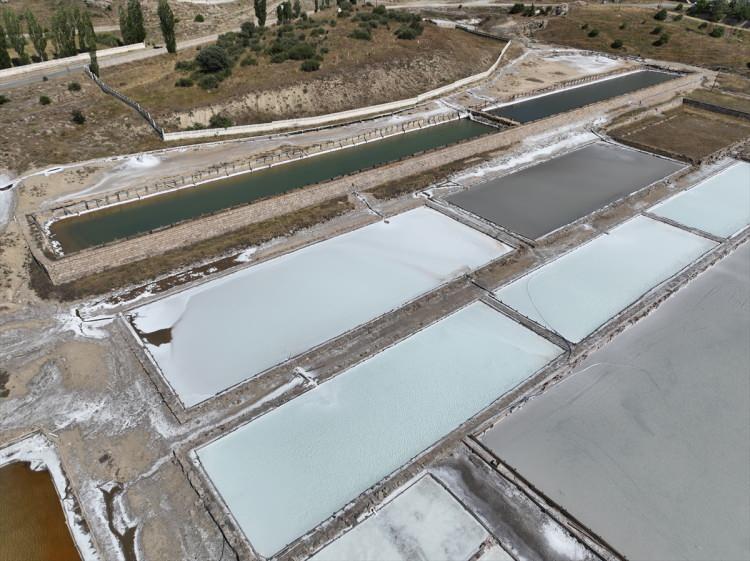 <p>Üretimimiz mevsimlik olarak değişiklik gösteriyor. Doğalı bozacak hiçbir şey kullanılmıyor. Kışın havuzlarımızda muhakkak su olması gerekiyor. </p>