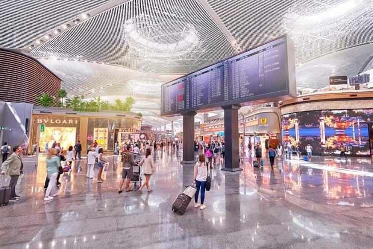 <p>BHS sistemi günlük 200 bin bagajı sorunsuz bir şekilde ayrıştırıyor. Gidiş bagajlarının sistem üzerindeki ortalama işlem süresi 12 dakikanın altında. Yer hizmet firmaları tarafından uçak altından sevk edilip, BHS'ye yüklenen gelen yolcu bagajı, 16 dakika içerisinde yolcusuna ulaştırılıyor. </p>