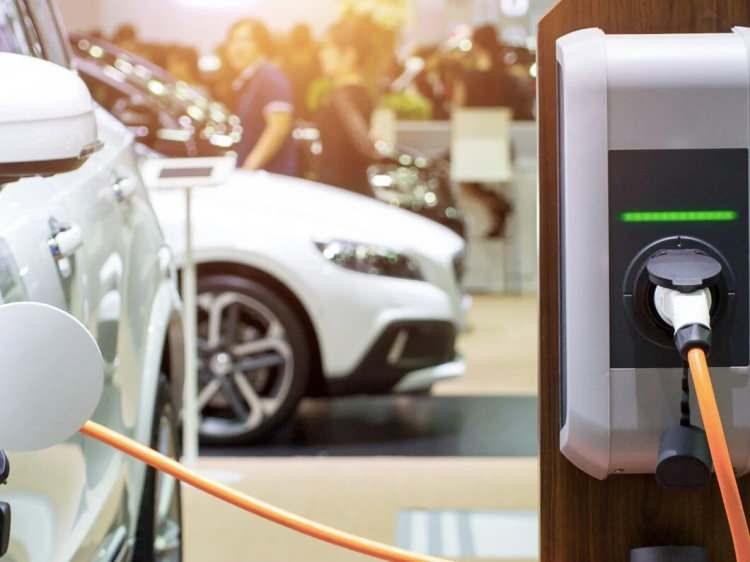 <p>Ayrıca, motor gücü 160 kW’ı geçen araçların, matrahı 750 bin TL’yi aşmıyor ise yüzde 50, diğerleri için ise yüzde 60’lık bir ÖTV alınmasına karar verildi.</p>
