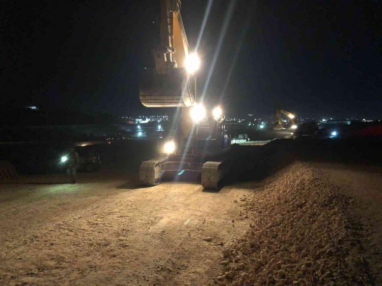 <p>Kazalar ve su birikintileri nedeniyle otoyolun Gaziantep bölümünde çift yönlü trafik durdu.</p>