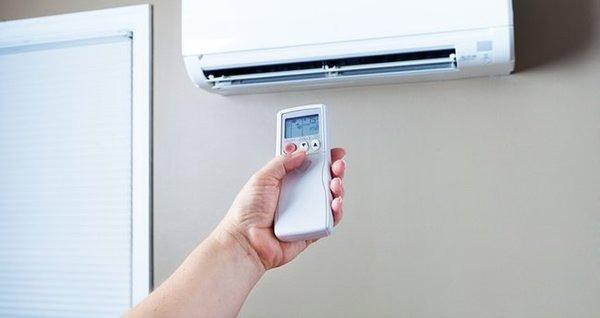 <p><strong>YUNANİSTAN-PENCEREYE SİPER TAKIN</strong></p>

<p>Klimalar yazın en az 27 dereceye ayarlanacak. Kamu binalarına pencere siperleri takılacak. Çalışma saatlerinden sonra bilgisayarlar kapatılacak.</p>
