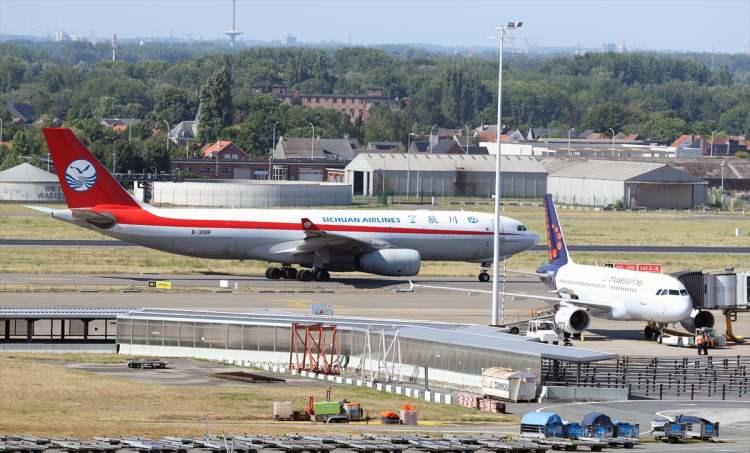 <p>22 Temmuz'dan bu yana Ryanair çalışanlarının grevleri nedeniyle Brüksel ve Charleroi Havalimanlarındaki aksamalar yığılmalara neden oldu</p>