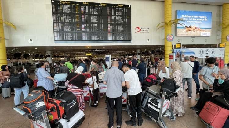 <p>CNN Travel’in 26 Mayıs-19 Temmuz tarihlerindeki uçuşların rötar durumuna göre oluşturduğu "en problemli havalimanları" listesinde dördüncü sırada yer alan Schiphol’de belirtilen tarihlerdeki uçuşların yüzde 41,5'inde gecikme yaşandığı kaydedildi.</p>