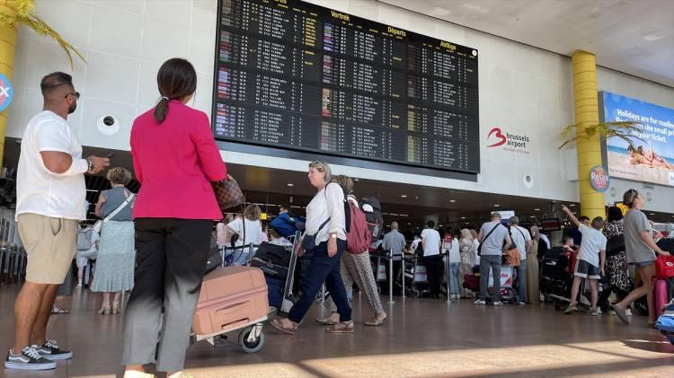 <p>Havayolu firması Swissport'un sözcüsü Nathalie Berchtold, konuya ilişkin yaptığı açıklamada, havalimanında kalan bagajları kargo yoluyla sahiplerine teslim etmeye çalışarak sorunu çözeceklerini bildirdi.</p>
