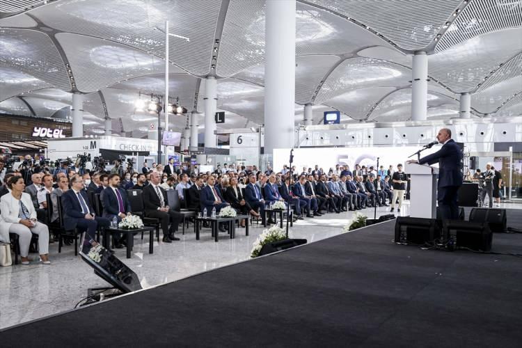 <p>Türkiye'nin 5G yolculuğu lansman töreninde bu başarılarını sizinle paylaşmanın mutluluğunu yaşıyoruz. 2023 yılında yapacağımız 5G ihalesinden sonraki süreçte de bu ürünlerin geliştirilmesi ve hem iç piyasamızda hem de dış piyasalarda kullanılması için önümüzdeki süreyi de en verimli biçimde kullanacağız." dedi.</p>
