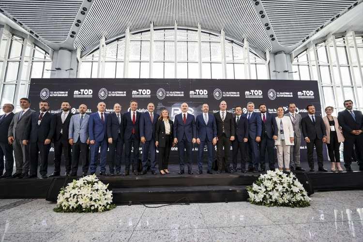 <p>İstanbul Havalimanı'nın Avrupa'nın yolcu ve uçak sayısı bakımında en yoğun havalimanı olduğunu hatırlatan Bakan Karaismailoğlu konuşmasını şöyle sürdürdü:</p>

<p> </p>
