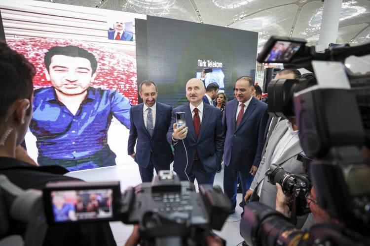 <p>Ulaştırma ve Altyapı Bakanı Adil Karaismailoğlu'nun 5G teknolojisiyle Atatürk Kültür Merkezi'nde bulunan Türk Telekom'un marka yüzü Kenan İmirzalıoğlu ile görüntülü görüştü.</p>