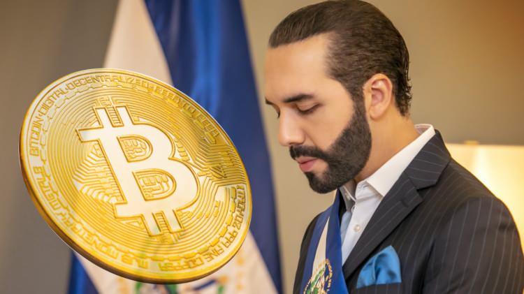 <p>El Salvador’da Eylül 2021'de Nayib Bukele hükümeti Bitcoin'i yasal para birimi olarak kabul etmişti.</p>
