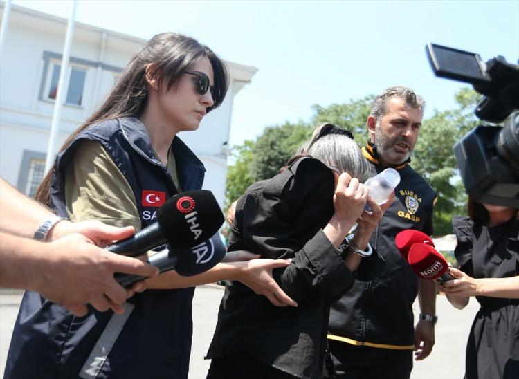 <p>Bursa'nın Nilüfer ilçesinde bir çöp evde tutulan 9 yaşındaki C.M.A ile ilgili, Bakanlığımız sürece ilk andan itibaren müdahil olmuştur."</p>